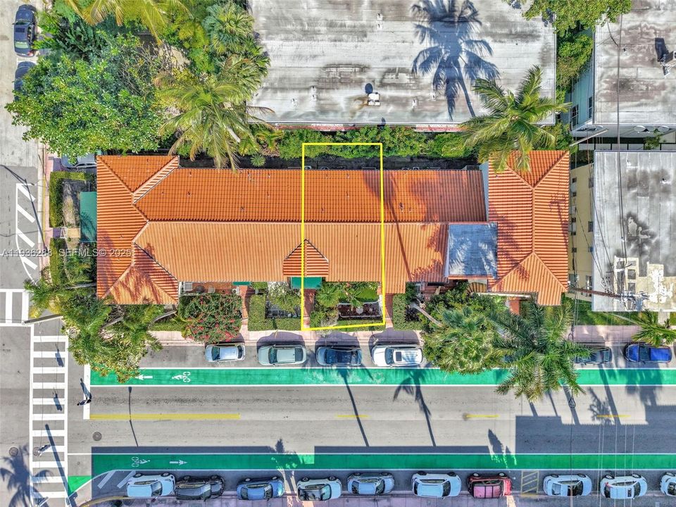 For Sale: $350,000 (1 beds, 1 baths, 655 Square Feet)