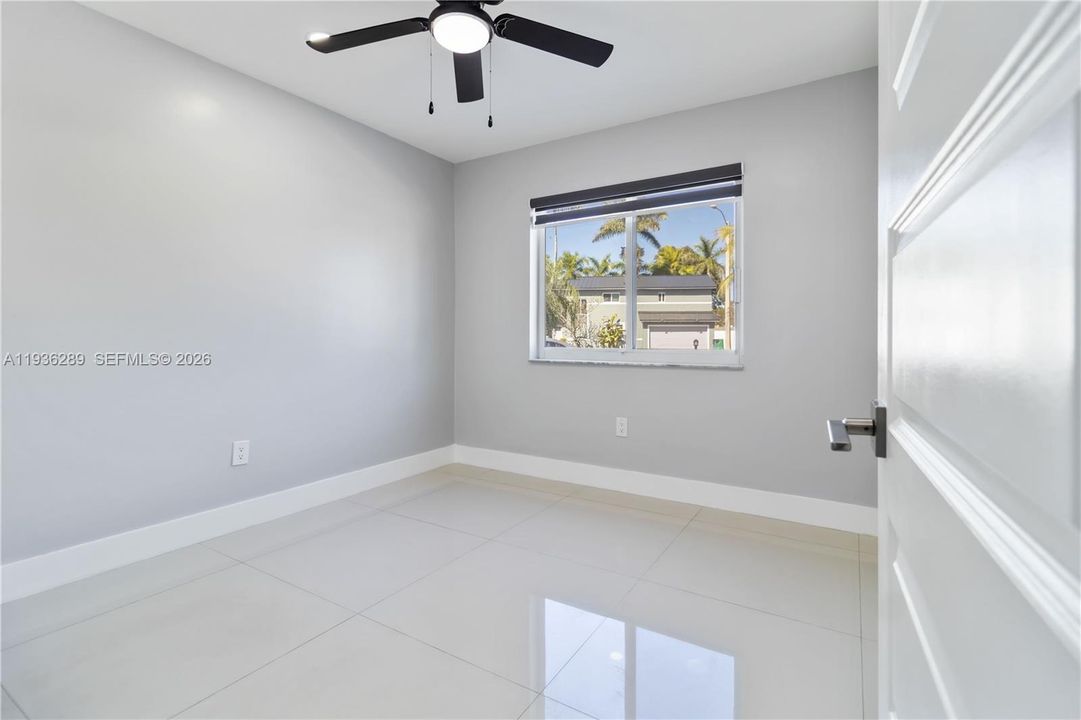 出租: $4,100 (4 贝兹, 2 浴室, 1903 平方英尺)