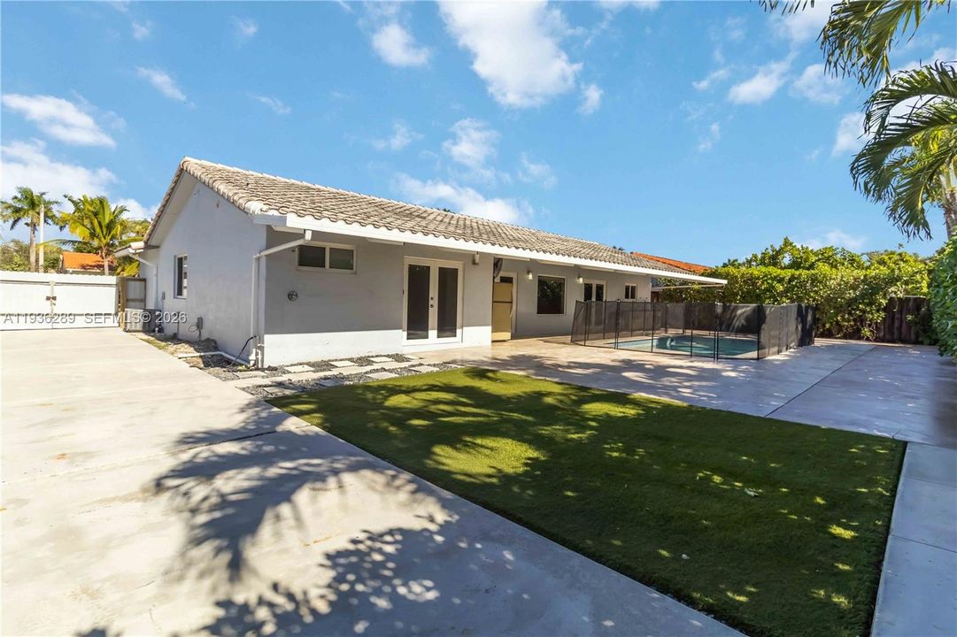 出租: $4,100 (4 贝兹, 2 浴室, 1903 平方英尺)