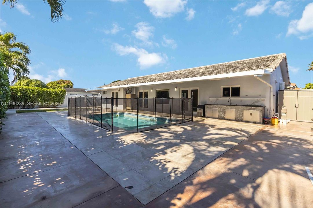 出租: $4,100 (4 贝兹, 2 浴室, 1903 平方英尺)