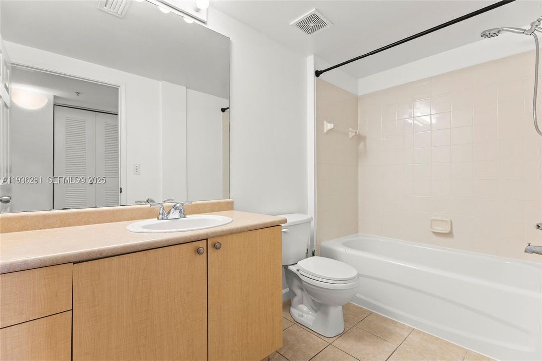 В аренду: $2,600 (2 спален, 2 ванн, 1130 Квадратных фут)