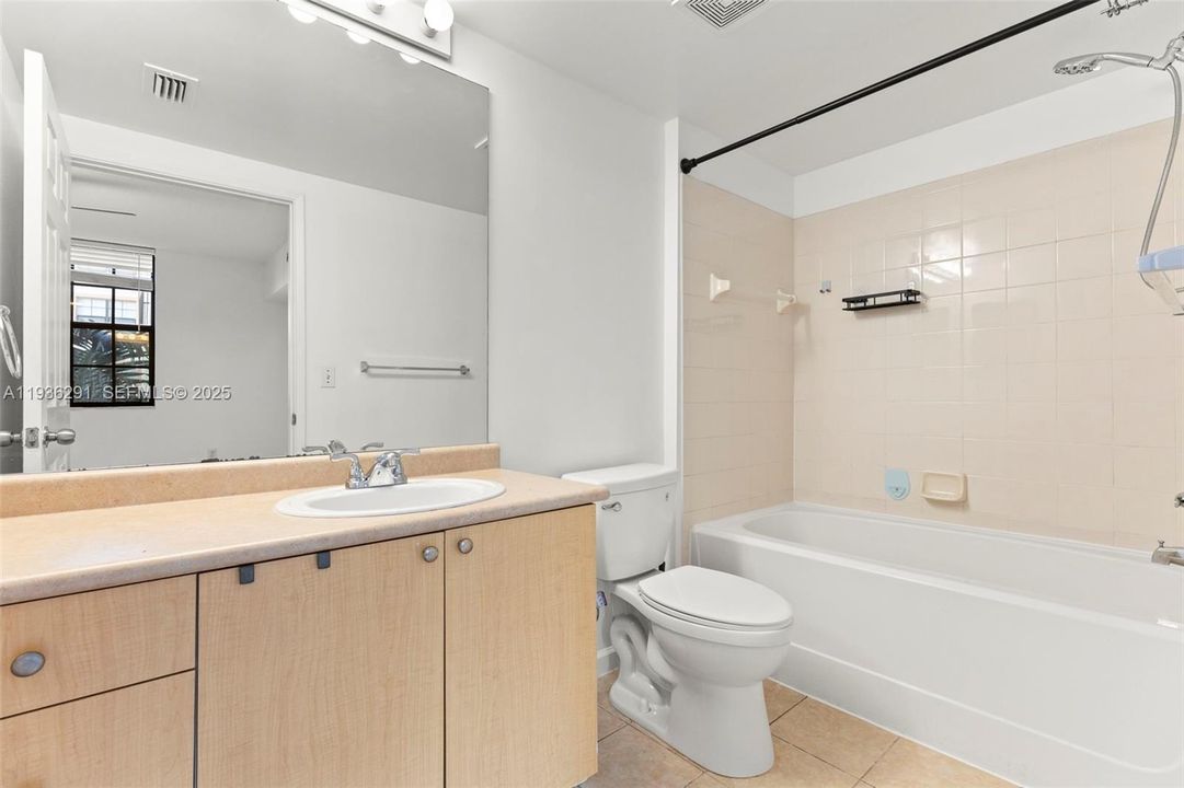 В аренду: $2,600 (2 спален, 2 ванн, 1130 Квадратных фут)