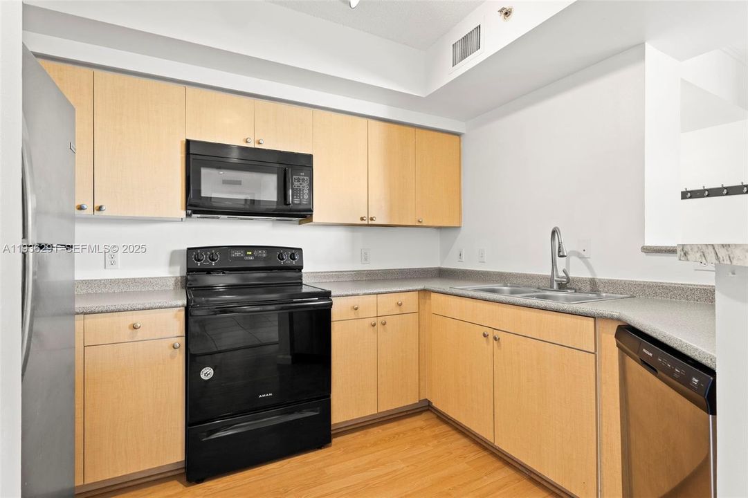 В аренду: $2,600 (2 спален, 2 ванн, 1130 Квадратных фут)