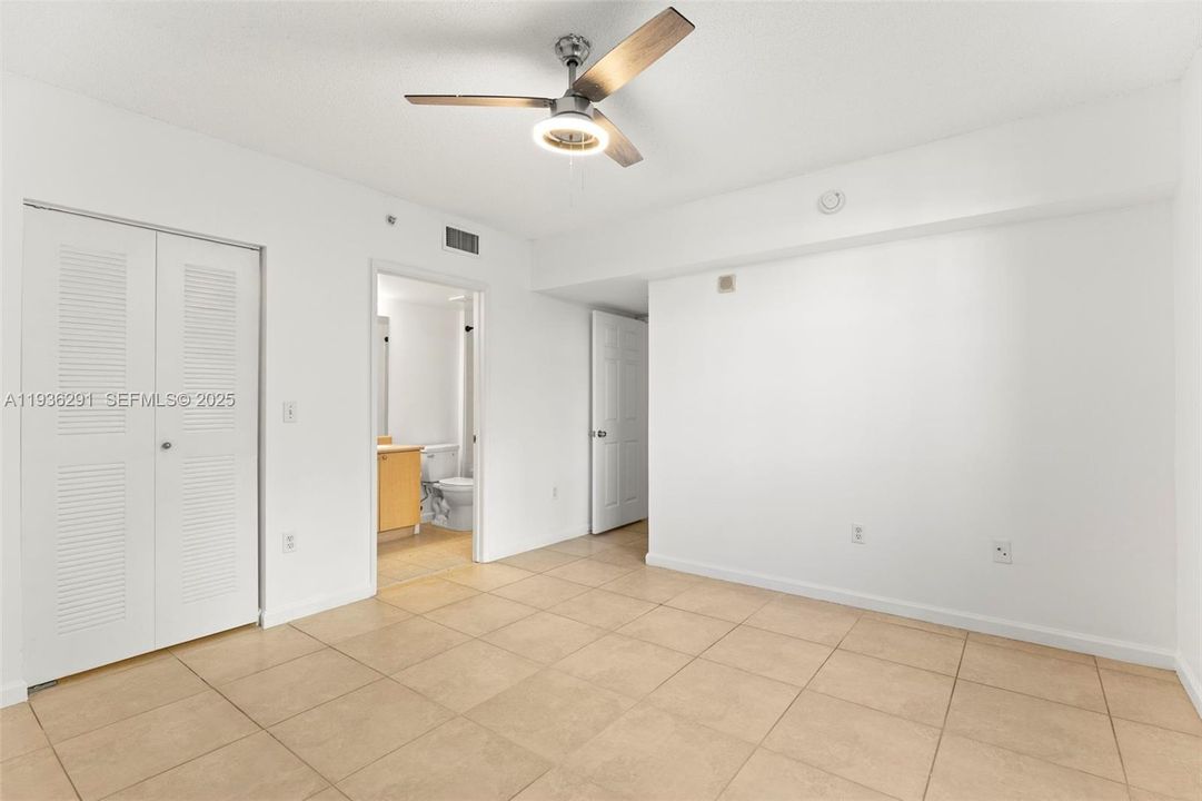 В аренду: $2,600 (2 спален, 2 ванн, 1130 Квадратных фут)