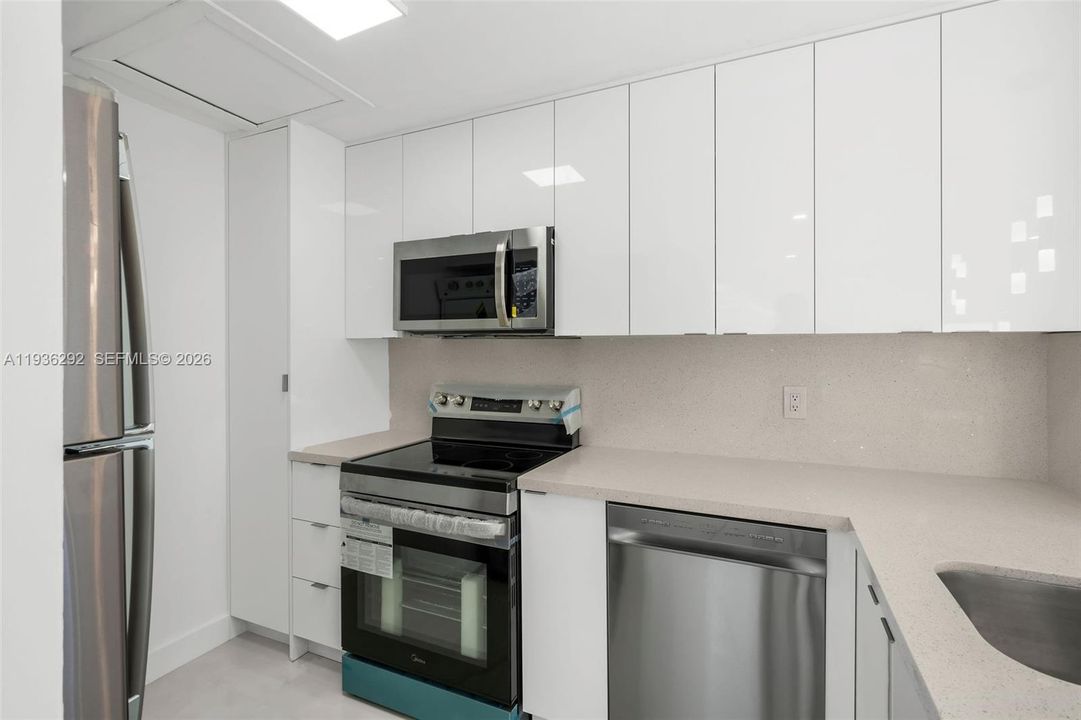 For Rent: $2,400 (2 beds, 2 baths, 750 Square Feet)