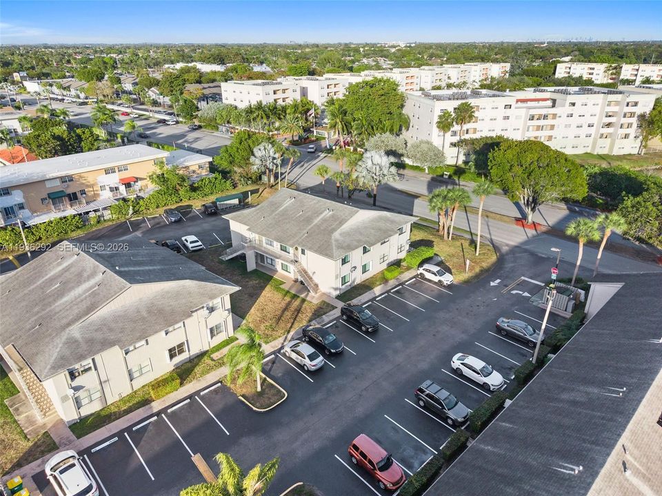 For Rent: $2,400 (2 beds, 2 baths, 750 Square Feet)