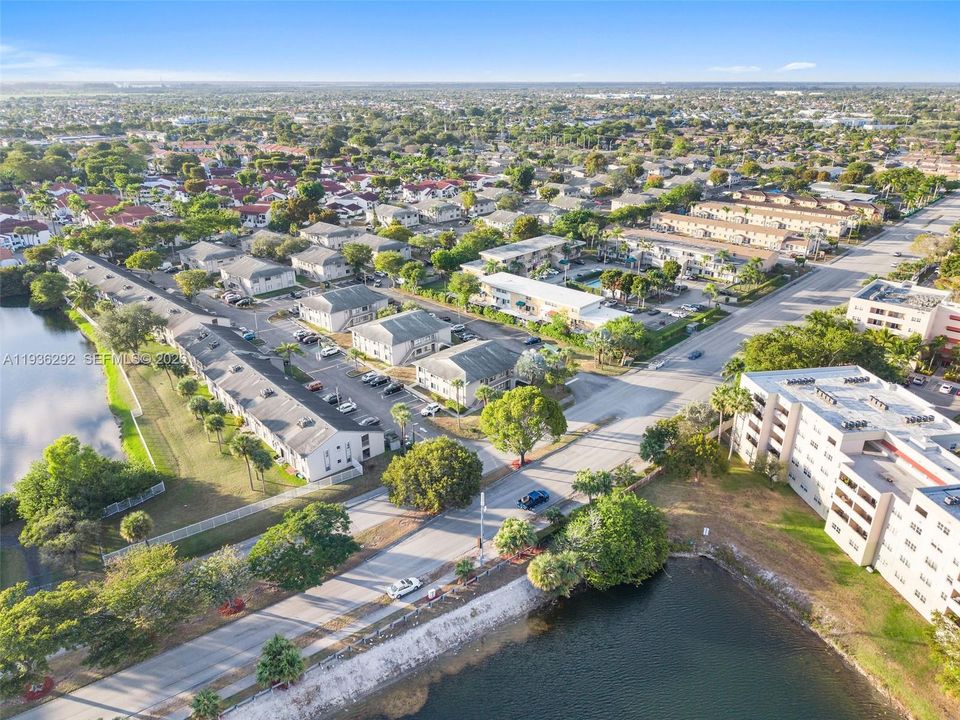 For Rent: $2,400 (2 beds, 2 baths, 750 Square Feet)