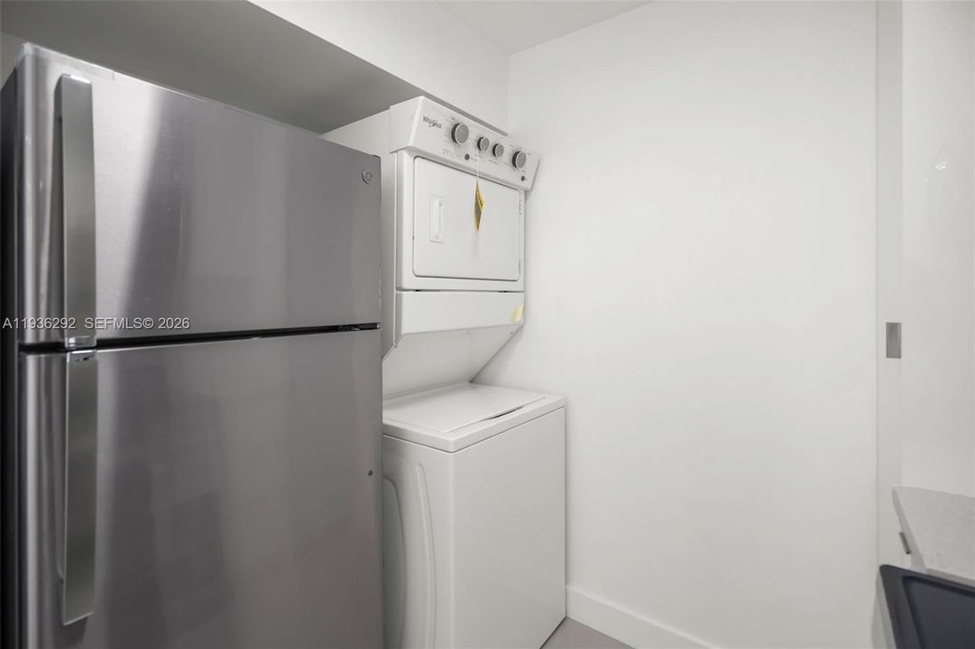 For Rent: $2,400 (2 beds, 2 baths, 750 Square Feet)