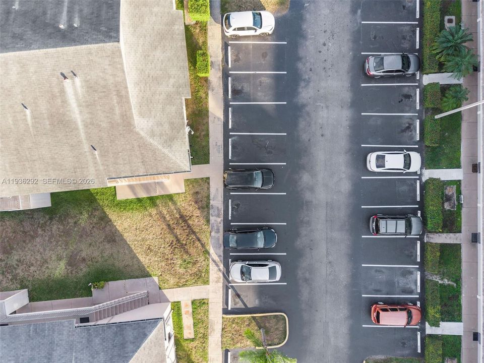 For Rent: $2,400 (2 beds, 2 baths, 750 Square Feet)