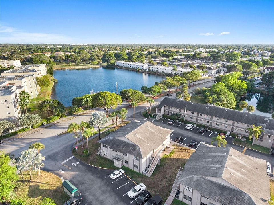 For Rent: $2,400 (2 beds, 2 baths, 750 Square Feet)