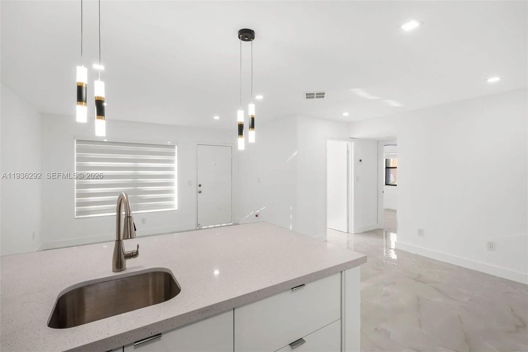 For Rent: $2,400 (2 beds, 2 baths, 750 Square Feet)