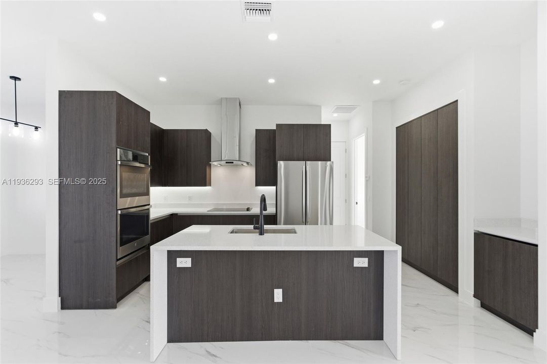 待售: $440,000 (4 贝兹, 3 浴室, 1855 平方英尺)