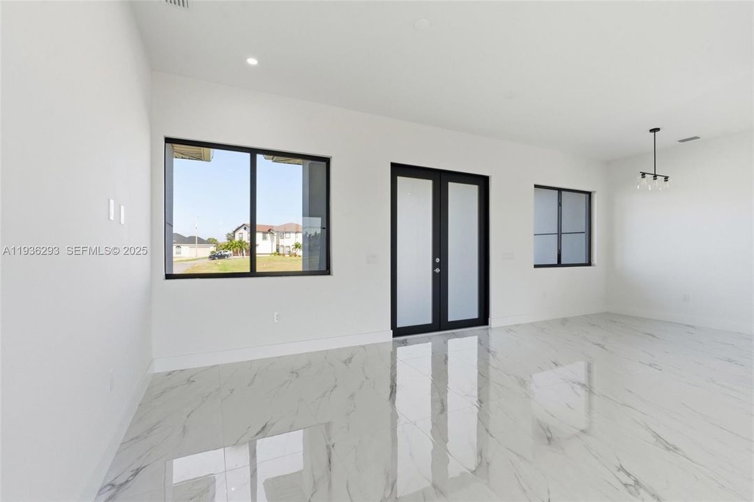 待售: $440,000 (4 贝兹, 3 浴室, 1855 平方英尺)