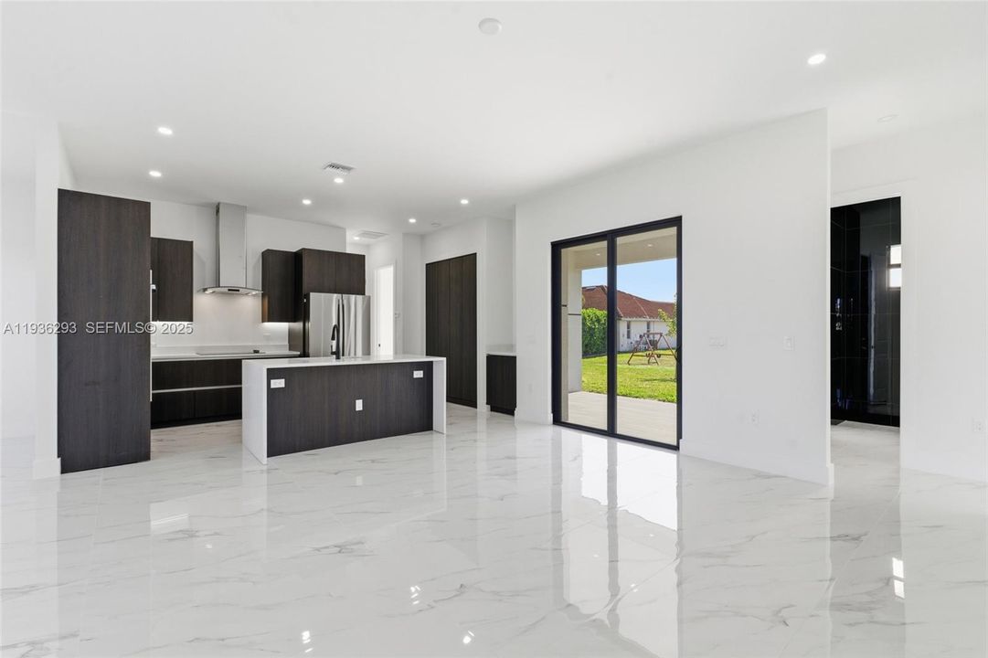 待售: $440,000 (4 贝兹, 3 浴室, 1855 平方英尺)