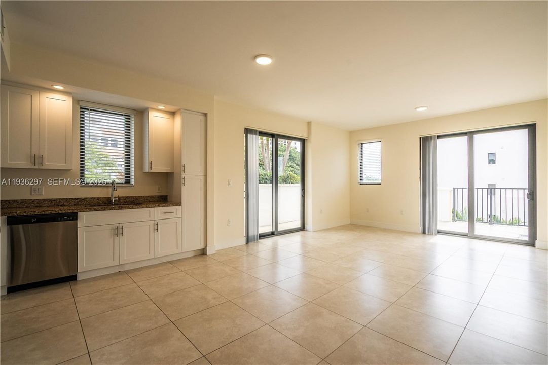 В аренду: $5,100 (3 спален, 3 ванн, 1465 Квадратных фут)