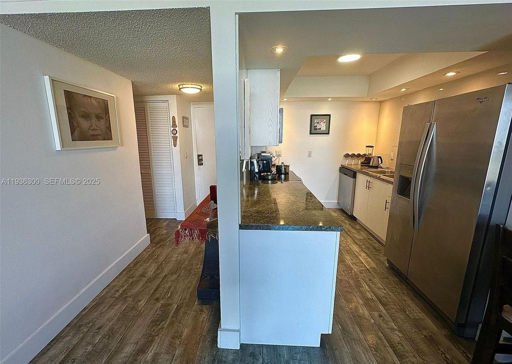 待售: $280,000 (2 贝兹, 2 浴室, 1050 平方英尺)