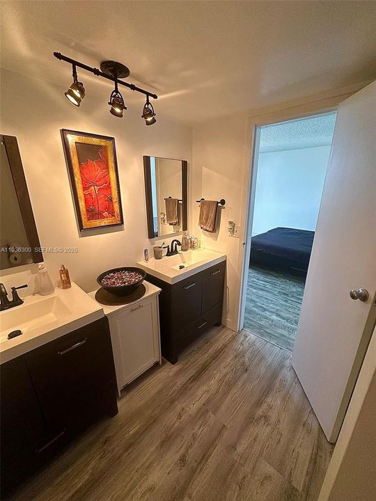 待售: $280,000 (2 贝兹, 2 浴室, 1050 平方英尺)