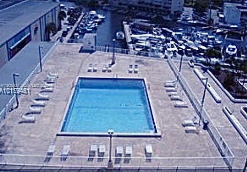 待售: $280,000 (2 贝兹, 2 浴室, 1050 平方英尺)