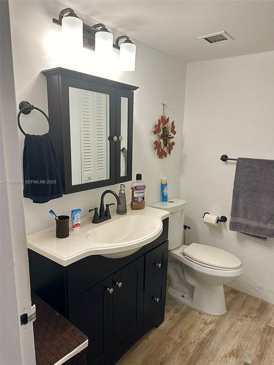 待售: $280,000 (2 贝兹, 2 浴室, 1050 平方英尺)