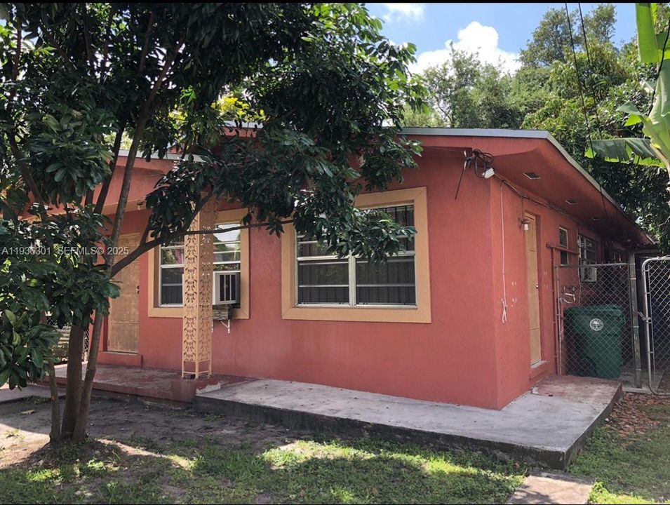 For Sale: $445,000 (4 beds, 2 baths, 1500 Square Feet)
