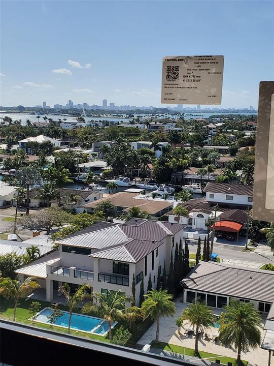 For Sale: $280,000 (2 beds, 2 baths, 904 Square Feet)