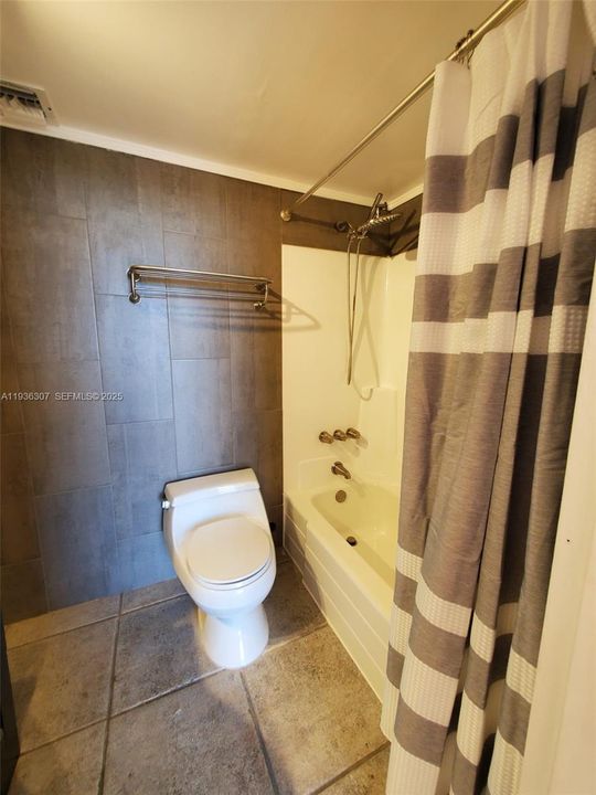 For Sale: $280,000 (2 beds, 2 baths, 904 Square Feet)