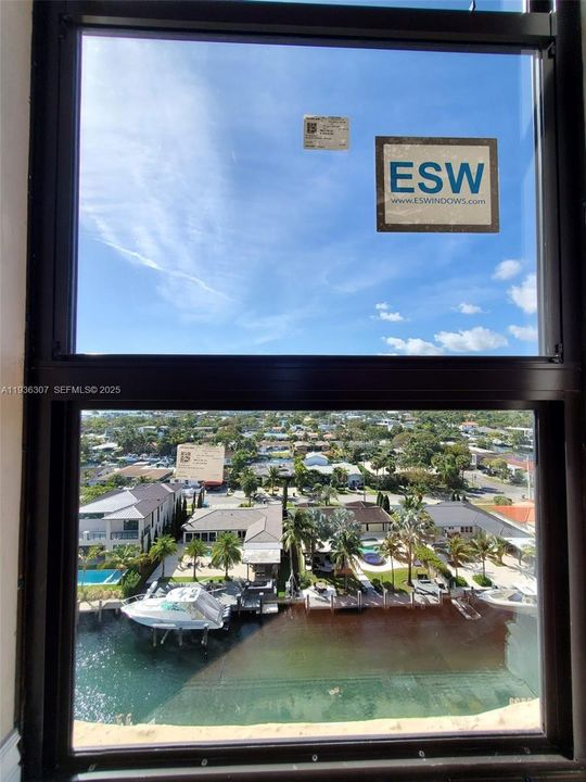 For Sale: $280,000 (2 beds, 2 baths, 904 Square Feet)