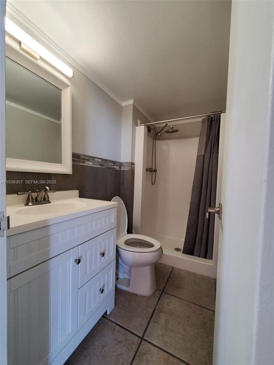 For Sale: $280,000 (2 beds, 2 baths, 904 Square Feet)