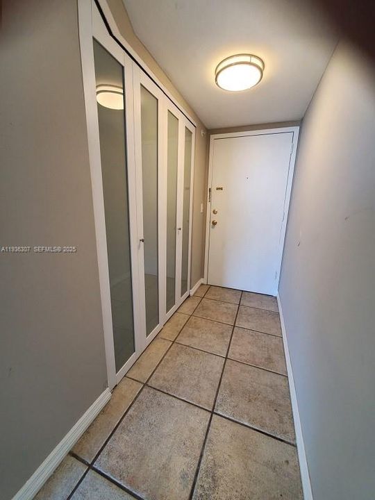 For Sale: $280,000 (2 beds, 2 baths, 904 Square Feet)