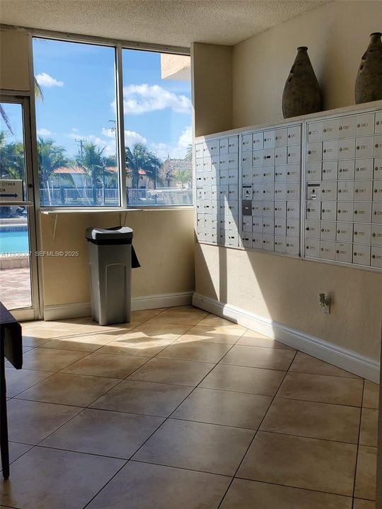 For Sale: $280,000 (2 beds, 2 baths, 904 Square Feet)