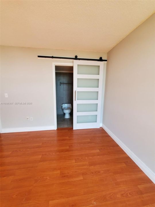 For Sale: $280,000 (2 beds, 2 baths, 904 Square Feet)