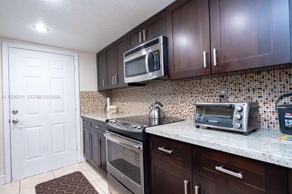 For Sale: $259,000 (2 beds, 1 baths, 1140 Square Feet)