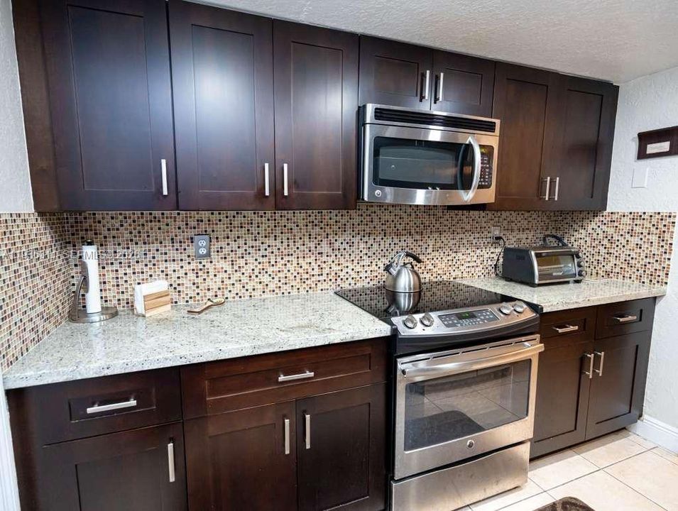 For Sale: $259,000 (2 beds, 1 baths, 1140 Square Feet)