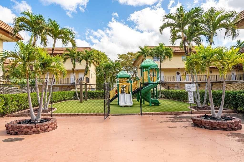 For Sale: $259,000 (2 beds, 1 baths, 1140 Square Feet)