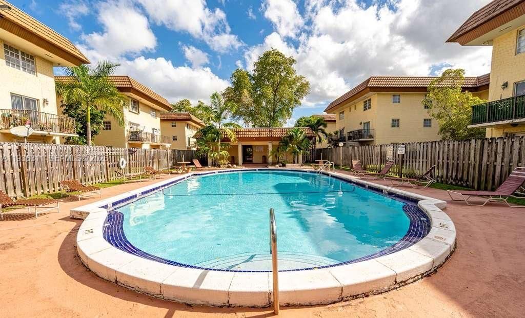 For Sale: $259,000 (2 beds, 1 baths, 1140 Square Feet)
