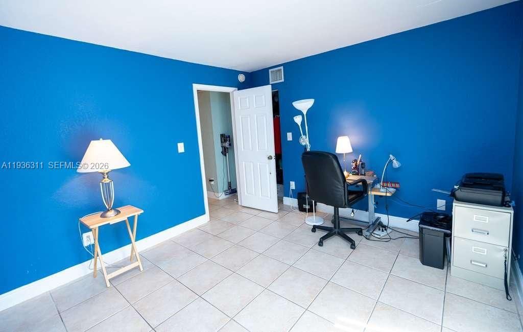 For Sale: $259,000 (2 beds, 1 baths, 1140 Square Feet)