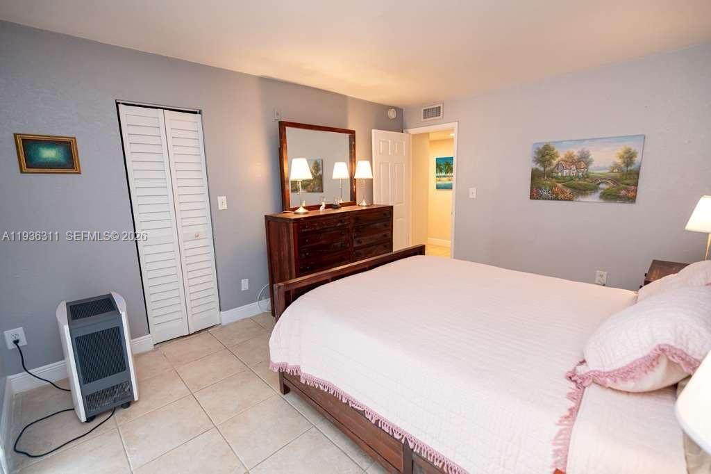 For Sale: $259,000 (2 beds, 1 baths, 1140 Square Feet)