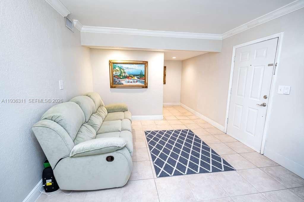 For Sale: $259,000 (2 beds, 1 baths, 1140 Square Feet)