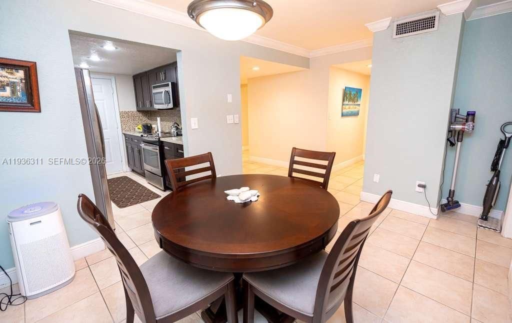 For Sale: $259,000 (2 beds, 1 baths, 1140 Square Feet)