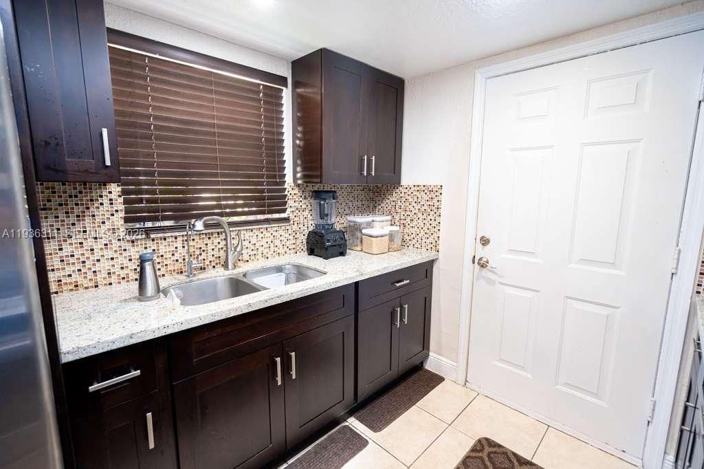 For Sale: $259,000 (2 beds, 1 baths, 1140 Square Feet)