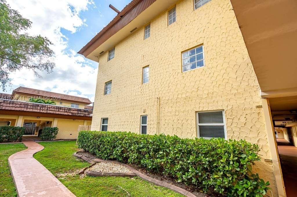 For Sale: $259,000 (2 beds, 1 baths, 1140 Square Feet)