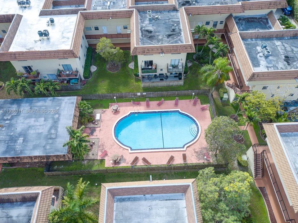 For Sale: $259,000 (2 beds, 1 baths, 1140 Square Feet)