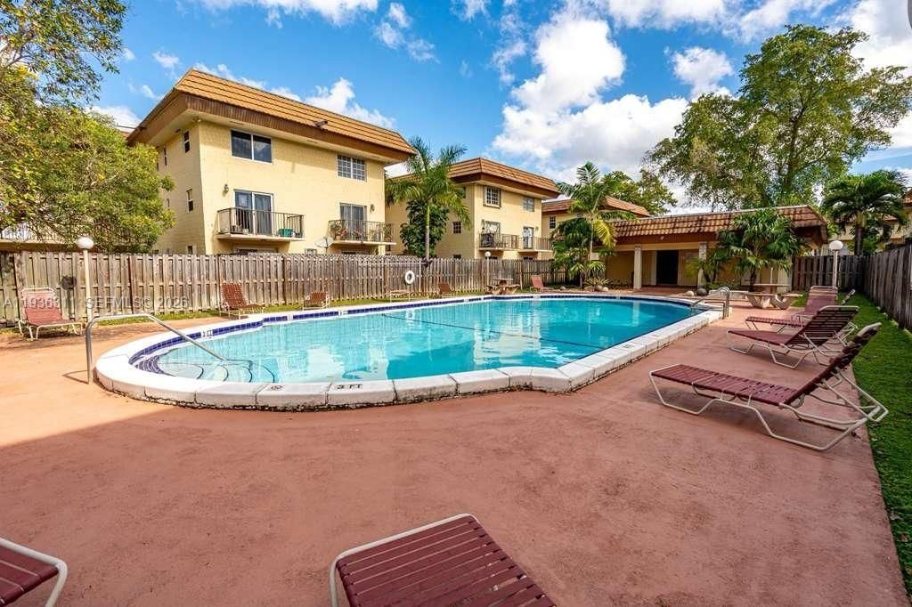 For Sale: $259,000 (2 beds, 1 baths, 1140 Square Feet)