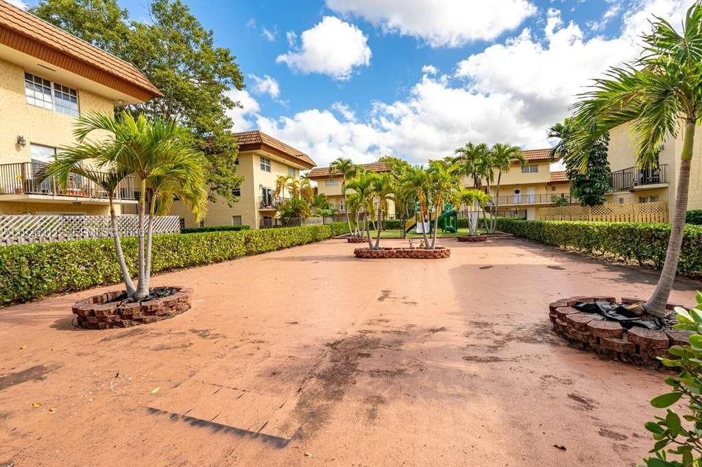 For Sale: $259,000 (2 beds, 1 baths, 1140 Square Feet)