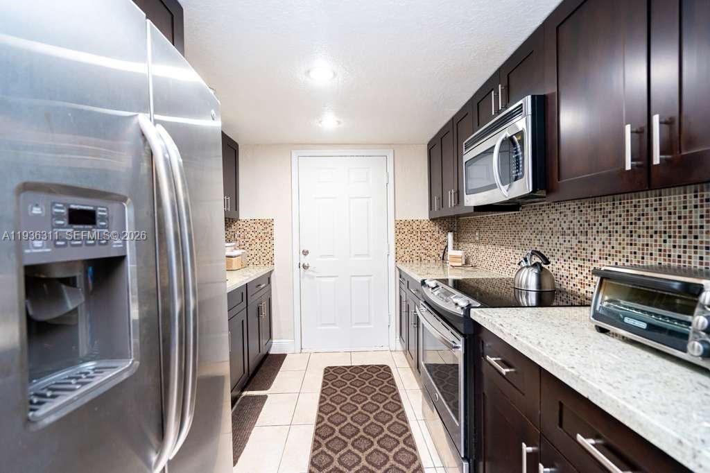 For Sale: $259,000 (2 beds, 1 baths, 1140 Square Feet)