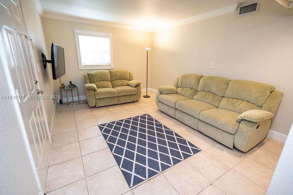 For Sale: $259,000 (2 beds, 1 baths, 1140 Square Feet)