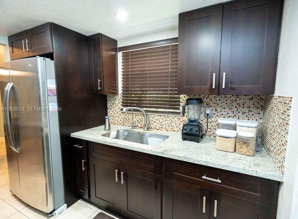 For Sale: $259,000 (2 beds, 1 baths, 1140 Square Feet)