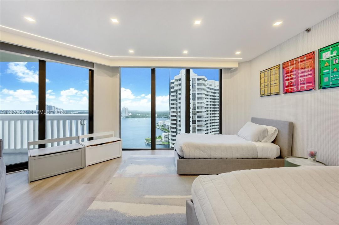 For Sale: $1,480,000 (2 beds, 2 baths, 2000 Square Feet)