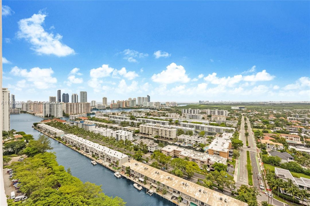 For Sale: $1,480,000 (2 beds, 2 baths, 2000 Square Feet)