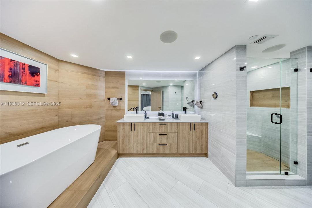 For Sale: $1,480,000 (2 beds, 2 baths, 2000 Square Feet)